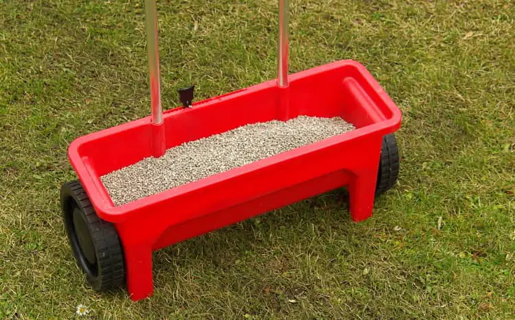 fertilizing tool